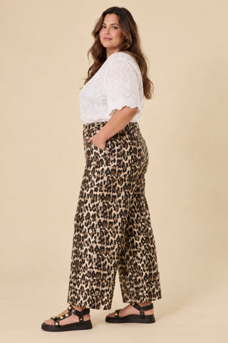 Luna Top Coconut worn with the Sahara Barrel Jeans in Leopard