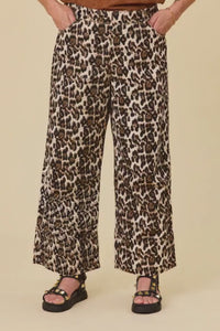 Video of the Sahara Barrel Jeans | Leopard | Libertine The Label